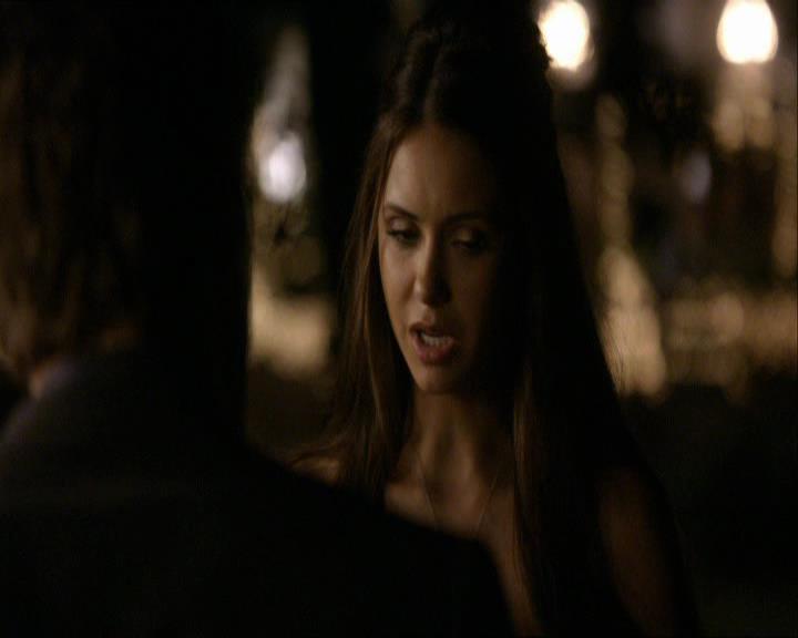 VampireDiariesWorld_dot_org-104FamilyTies1992.jpg