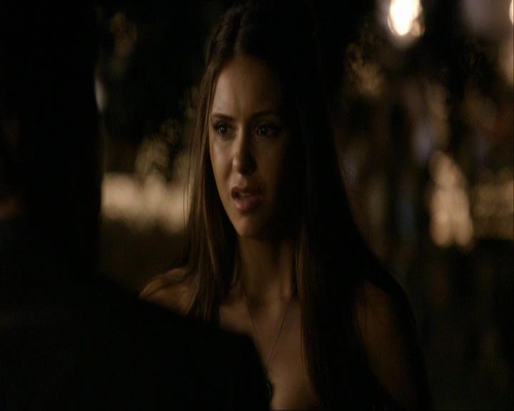 VampireDiariesWorld_dot_org-104FamilyTies1996.jpg