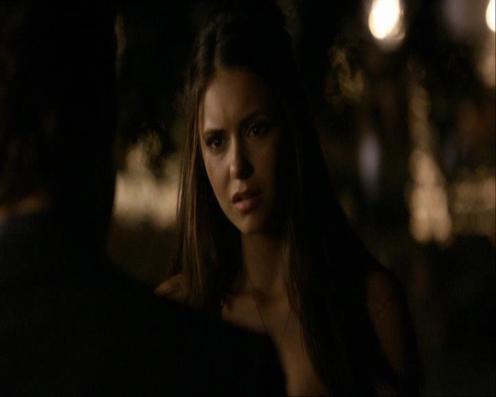 VampireDiariesWorld_dot_org-104FamilyTies2002.jpg