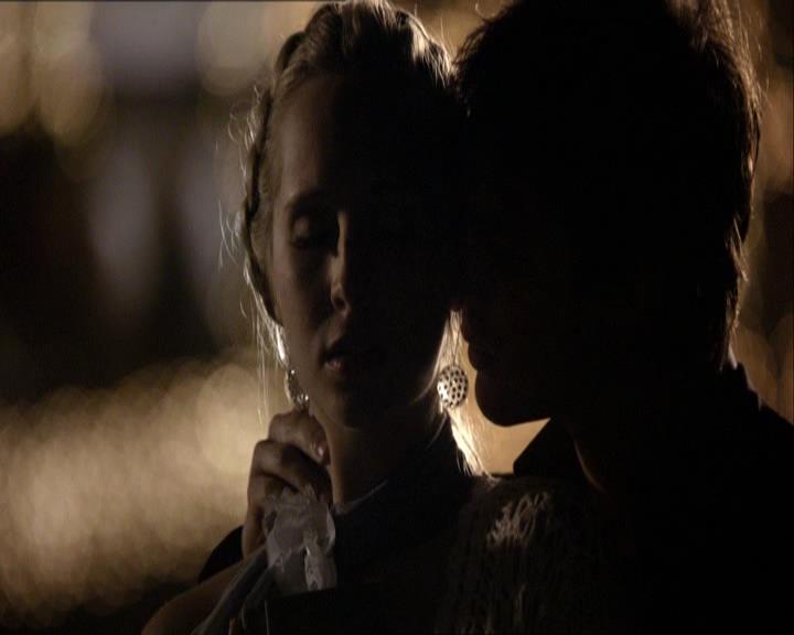 VampireDiariesWorld_dot_org-104FamilyTies2116.jpg VampireDiariesWorld_dot_org-104FamilyTies2116.jpg