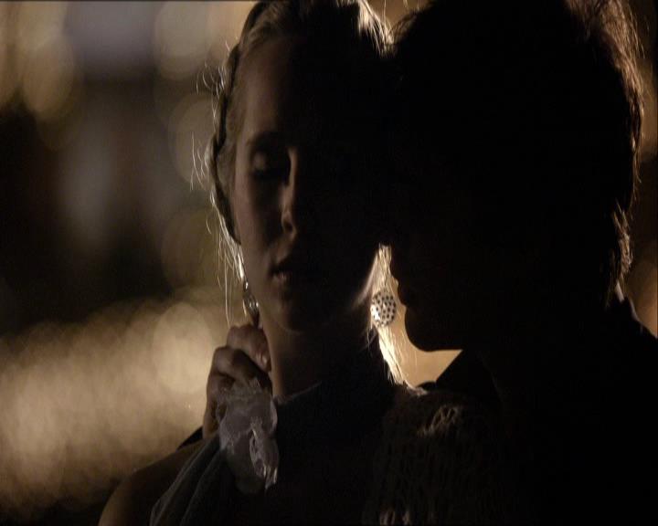 VampireDiariesWorld_dot_org-104FamilyTies2117.jpg VampireDiariesWorld_dot_org-104FamilyTies2117.jpg
