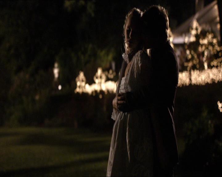 VampireDiariesWorld_dot_org-104FamilyTies2125.jpg VampireDiariesWorld_dot_org-104FamilyTies2125.jpg