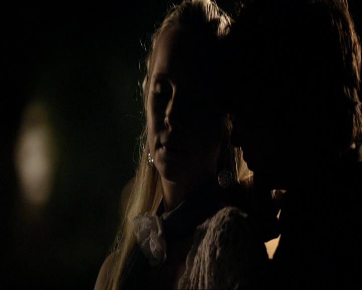 VampireDiariesWorld_dot_org-104FamilyTies2128.jpg