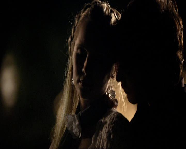 VampireDiariesWorld_dot_org-104FamilyTies2129.jpg