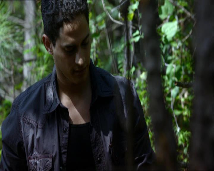 VampireDiariesWorld_dot_org-105YoureUndeadToMe1851.jpg