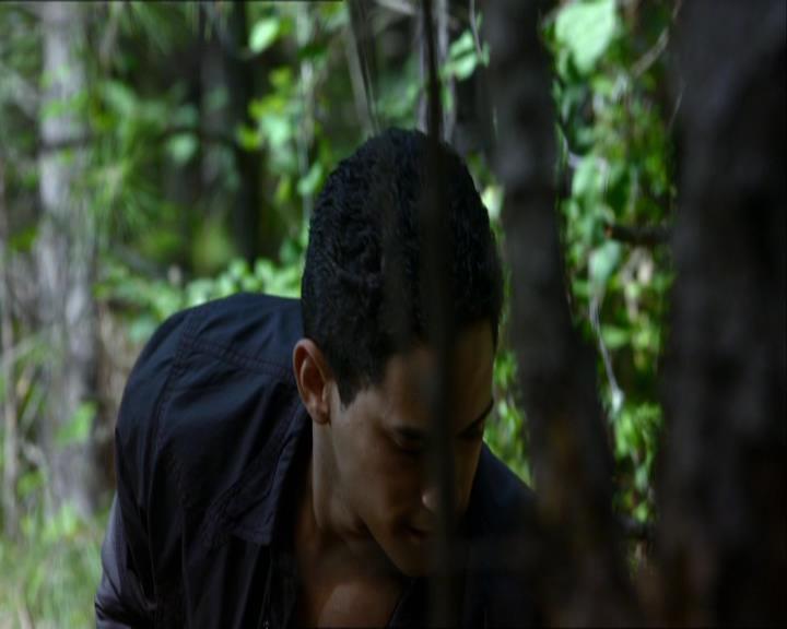 VampireDiariesWorld_dot_org-105YoureUndeadToMe1852.jpg