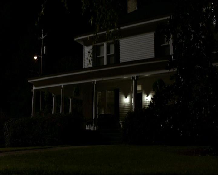 VampireDiariesWorld_dot_org-106LostGirls0404.jpg