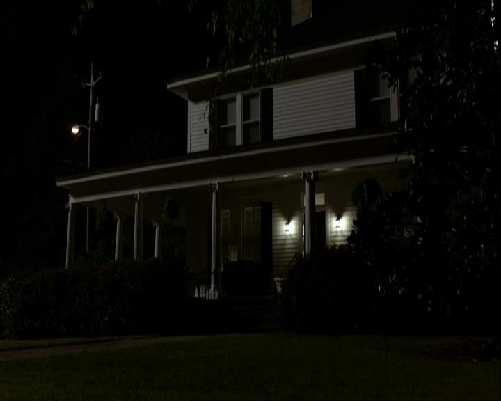 VampireDiariesWorld_dot_org-106LostGirls0405.jpg