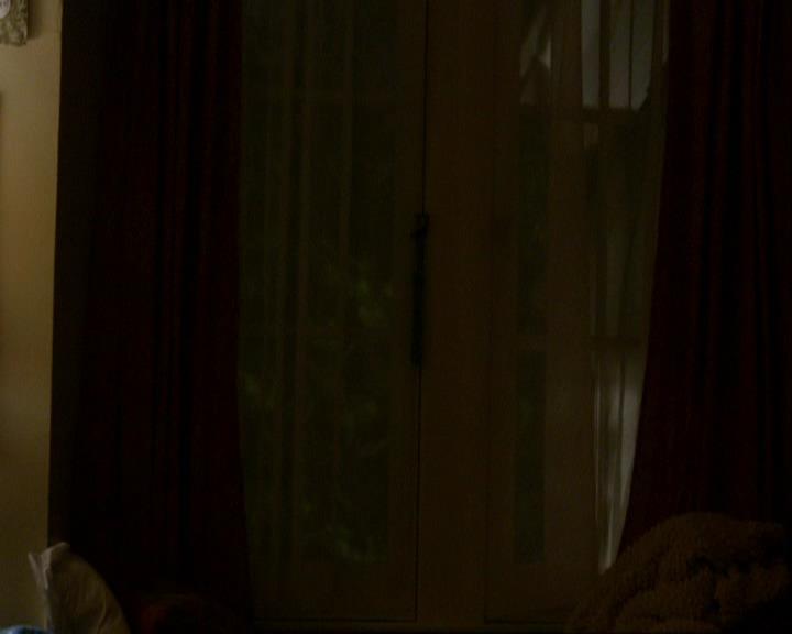 VampireDiariesWorld_dot_org-106LostGirls0415.jpg