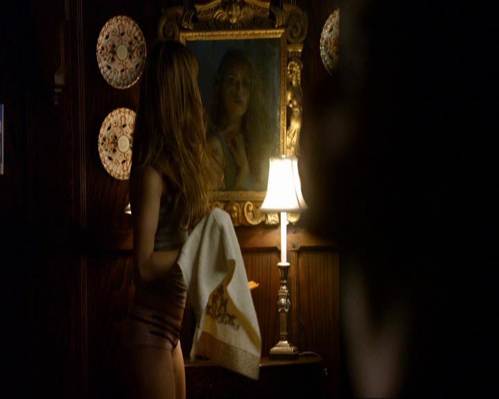 VampireDiariesWorld_dot_org-106LostGirls0927.jpg