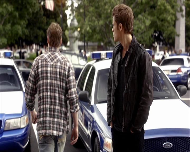 VampireDiariesWorld_dot_org-108-162Candles0228.jpg