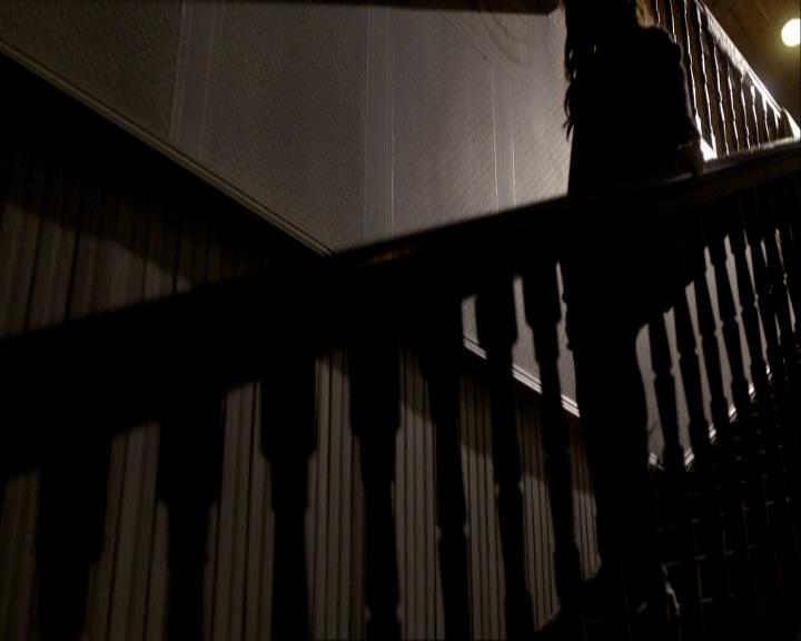 VampireDiariesWorld_dot_org-116ThereGoesTheNeighbourhood0005.jpg