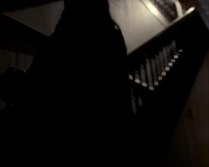 VampireDiariesWorld_dot_org-116ThereGoesTheNeighbourhood0010.jpg