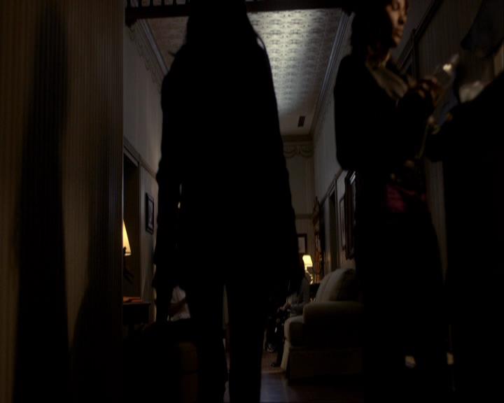 VampireDiariesWorld_dot_org-116ThereGoesTheNeighbourhood0013.jpg