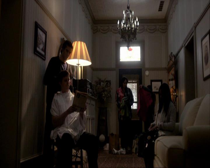 VampireDiariesWorld_dot_org-116ThereGoesTheNeighbourhood0017.jpg
