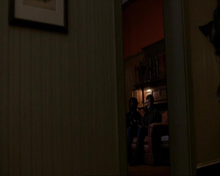VampireDiariesWorld_dot_org-116ThereGoesTheNeighbourhood0022.jpg