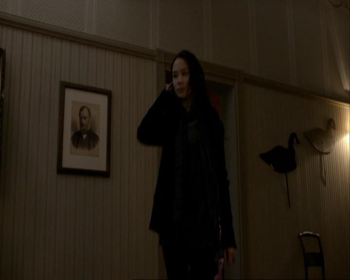 VampireDiariesWorld_dot_org-116ThereGoesTheNeighbourhood0030.jpg