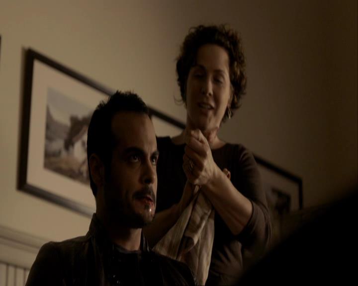 VampireDiariesWorld_dot_org-116ThereGoesTheNeighbourhood0044.jpg VampireDiariesWorld_dot_org-116ThereGoesTheNeighbourhood0044.jpg