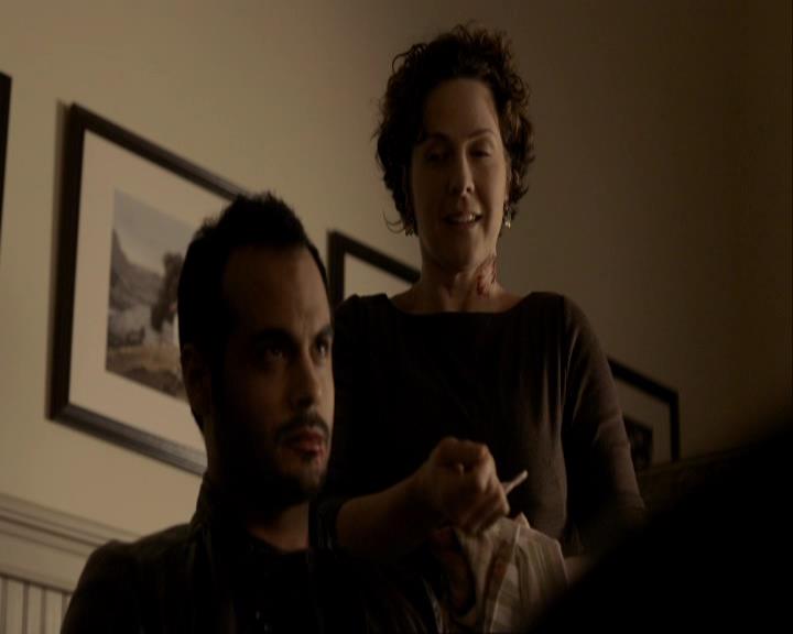 VampireDiariesWorld_dot_org-116ThereGoesTheNeighbourhood0053.jpg VampireDiariesWorld_dot_org-116ThereGoesTheNeighbourhood0053.jpg