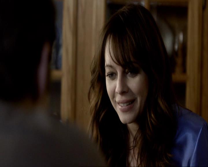 VampireDiariesWorld_dot_org-116ThereGoesTheNeighbourhood0129.jpg