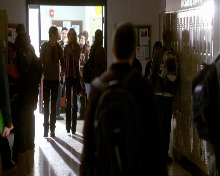 VampireDiariesWorld_dot_org-116ThereGoesTheNeighbourhood0206.jpg VampireDiariesWorld_dot_org-116ThereGoesTheNeighbourhood0206.jpg