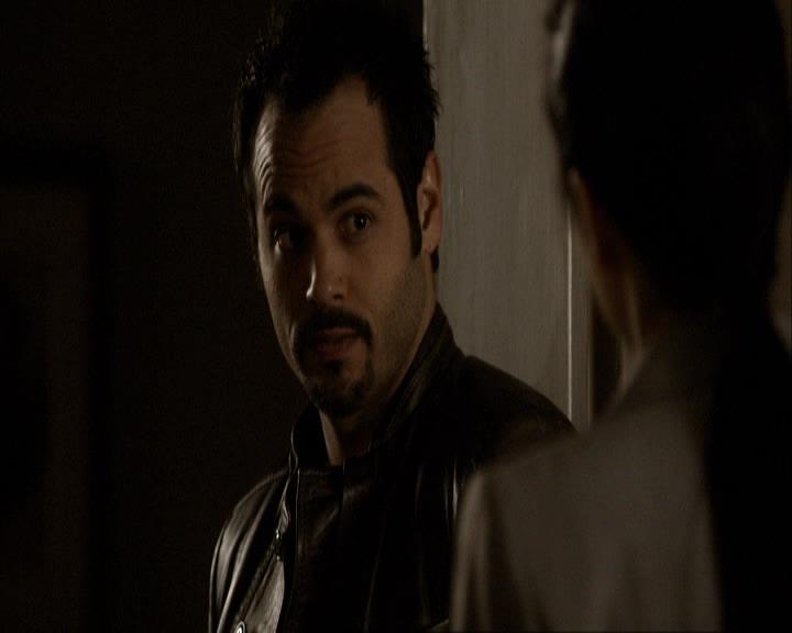 VampireDiariesWorld_dot_org-116ThereGoesTheNeighbourhood0294.jpg