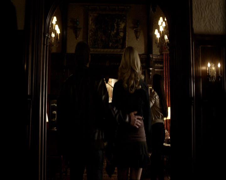 VampireDiariesWorld_dot_org-116ThereGoesTheNeighbourhood1194.jpg
