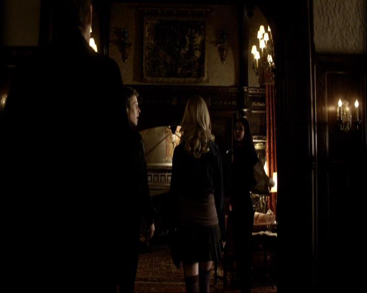 VampireDiariesWorld_dot_org-116ThereGoesTheNeighbourhood1195.jpg
