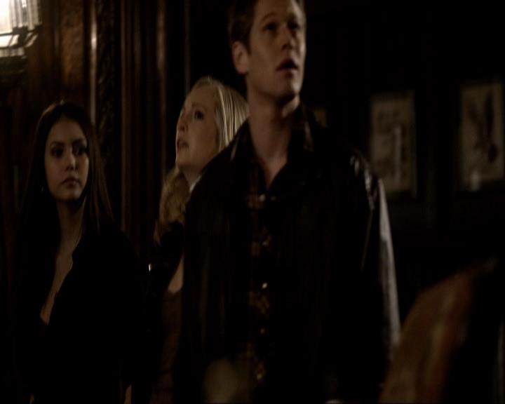 VampireDiariesWorld_dot_org-116ThereGoesTheNeighbourhood1208.jpg