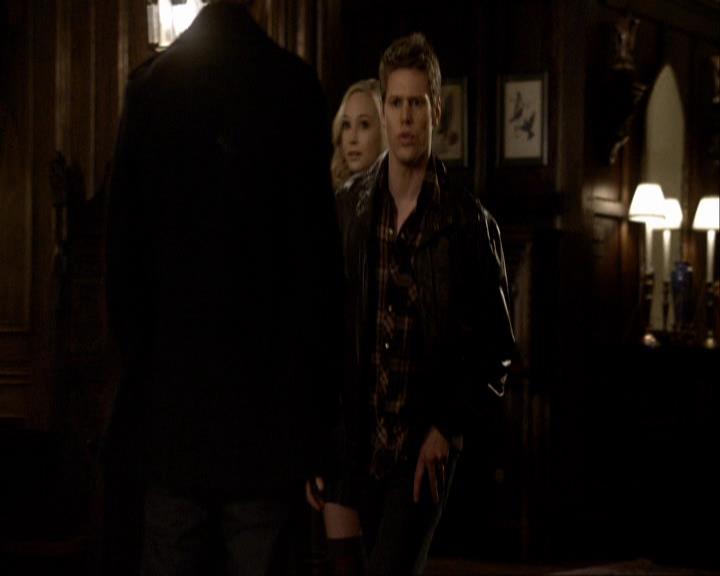 VampireDiariesWorld_dot_org-116ThereGoesTheNeighbourhood1214.jpg