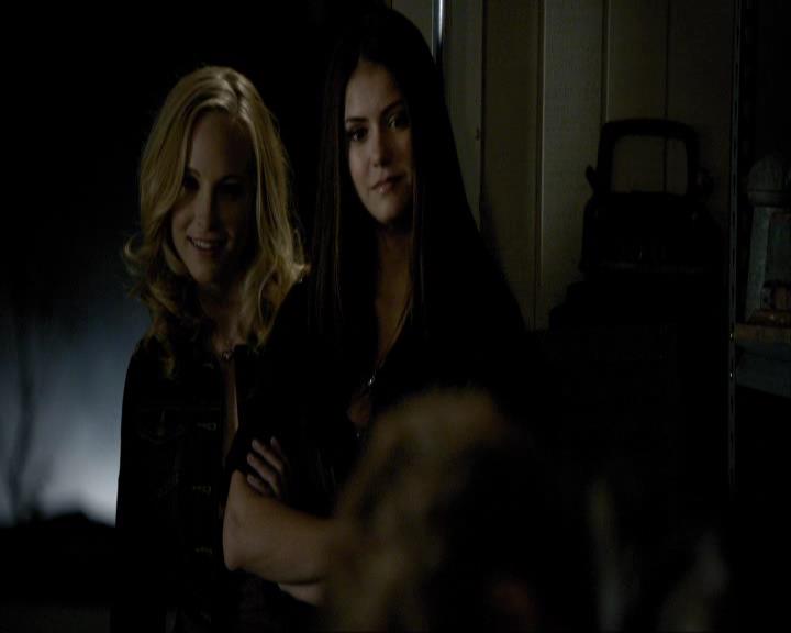 VampireDiariesWorld_dot_org-116ThereGoesTheNeighbourhood1278.jpg