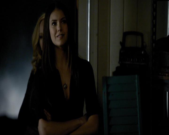 VampireDiariesWorld_dot_org-116ThereGoesTheNeighbourhood1282.jpg