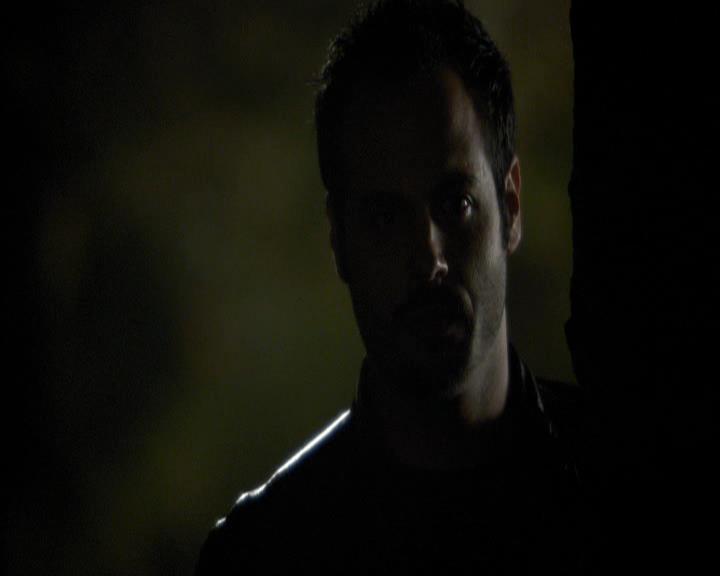 VampireDiariesWorld_dot_org-116ThereGoesTheNeighbourhood1870.jpg