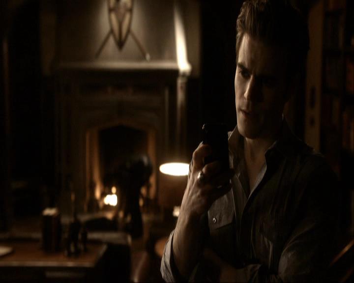 VampireDiariesWorld_dot_org-116ThereGoesTheNeighbourhood2140.jpg