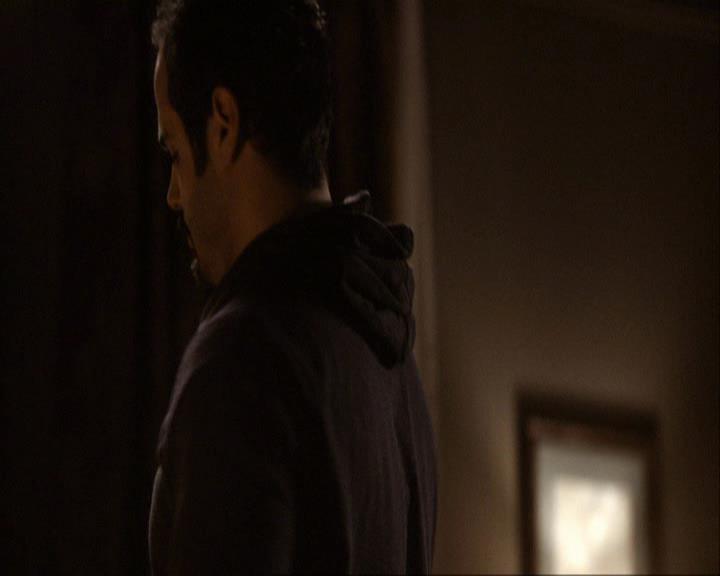VampireDiariesWorld_dot_org-117LetTheRightOneIn0181.jpg