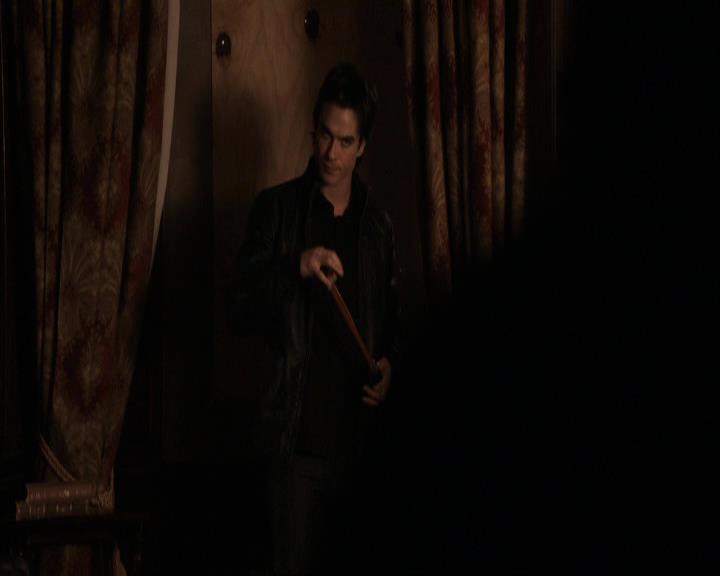 VampireDiariesWorld_dot_org-117LetTheRightOneIn0202.jpg