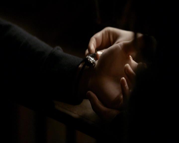 VampireDiariesWorld_dot_org-117LetTheRightOneIn0302.jpg