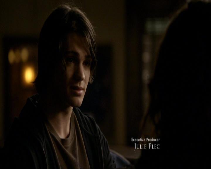 VampireDiariesWorld_dot_org-117LetTheRightOneIn0321.jpg