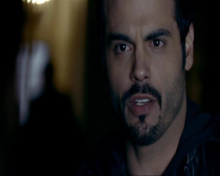 VampireDiariesWorld_dot_org-117LetTheRightOneIn0514.jpg