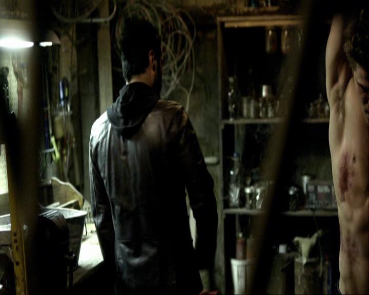 VampireDiariesWorld_dot_org-117LetTheRightOneIn0588.jpg