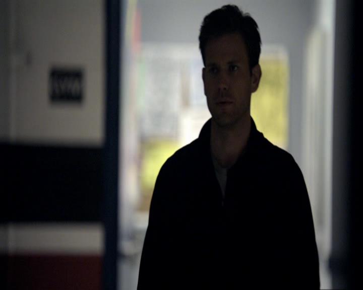 VampireDiariesWorld_dot_org-117LetTheRightOneIn0661.jpg