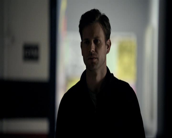 VampireDiariesWorld_dot_org-117LetTheRightOneIn0672.jpg