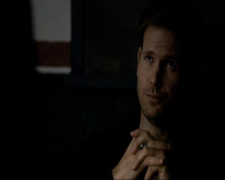 VampireDiariesWorld_dot_org-117LetTheRightOneIn0687.jpg