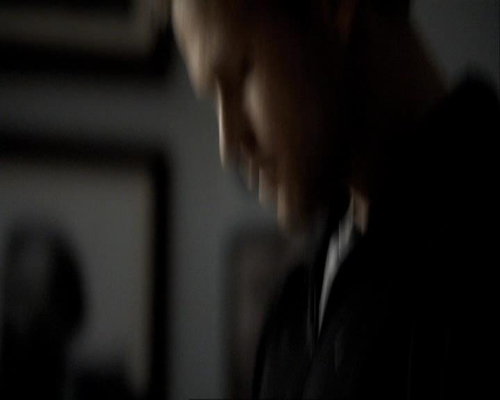 VampireDiariesWorld_dot_org-117LetTheRightOneIn0721.jpg