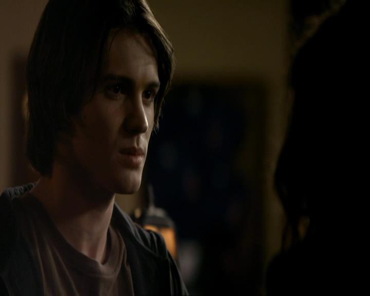 VampireDiariesWorld_dot_org-117LetTheRightOneIn0786.jpg