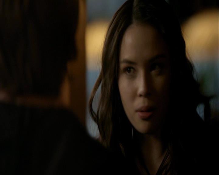 VampireDiariesWorld_dot_org-117LetTheRightOneIn0790.jpg