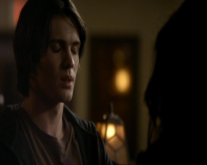 VampireDiariesWorld_dot_org-117LetTheRightOneIn0791.jpg