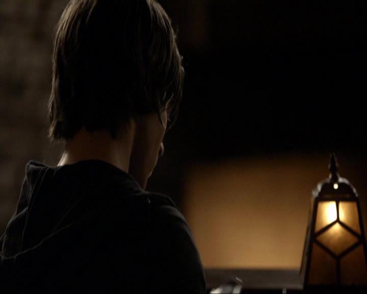 VampireDiariesWorld_dot_org-117LetTheRightOneIn0802.jpg