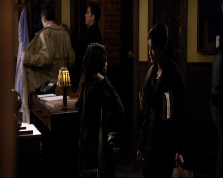 VampireDiariesWorld_dot_org-117LetTheRightOneIn0808.jpg