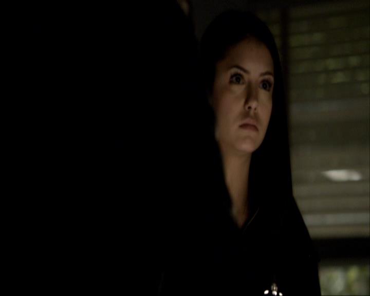VampireDiariesWorld_dot_org-117LetTheRightOneIn0878.jpg